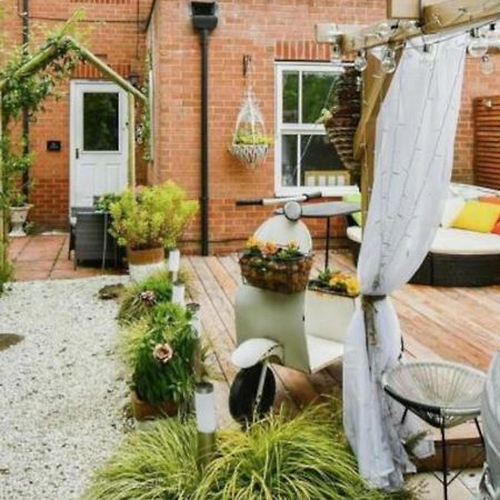 Cosy Garden Flat, Private Hot Tub & Four Poster Bed Lägenhet York Exteriör bild